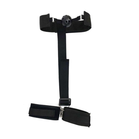 Кляп с пластиковым шаром и наручниками Art of Sex – Handcuffed Gag, черный || Кляп з пластиковою кулею та наручниками Art of Sex – Handcuffed Gag, чорний